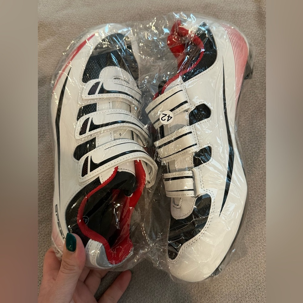 BRAND NEW Cycling Shoes with Delta cleats